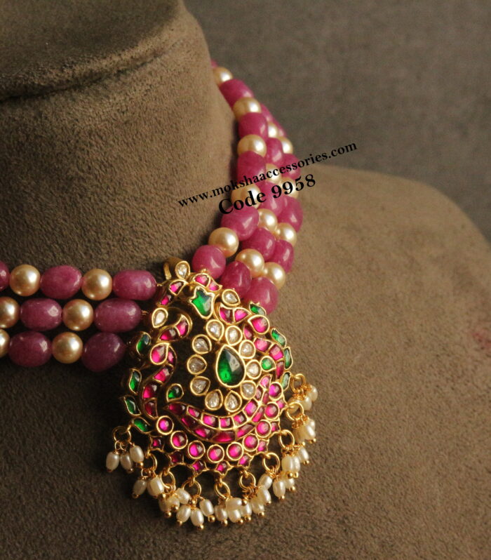Jadaukundan pendant with onyx and sarvoski pearl necklace