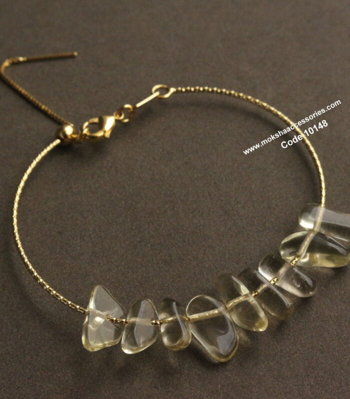 Adjustable bracelet with natural beads