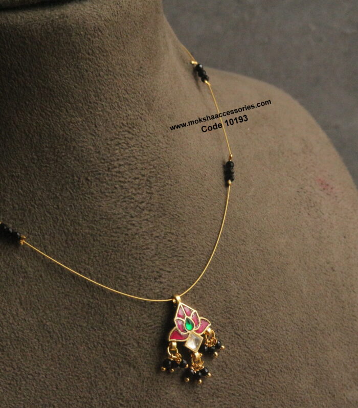 Jadaukundan pendant with black beads and invisible chain