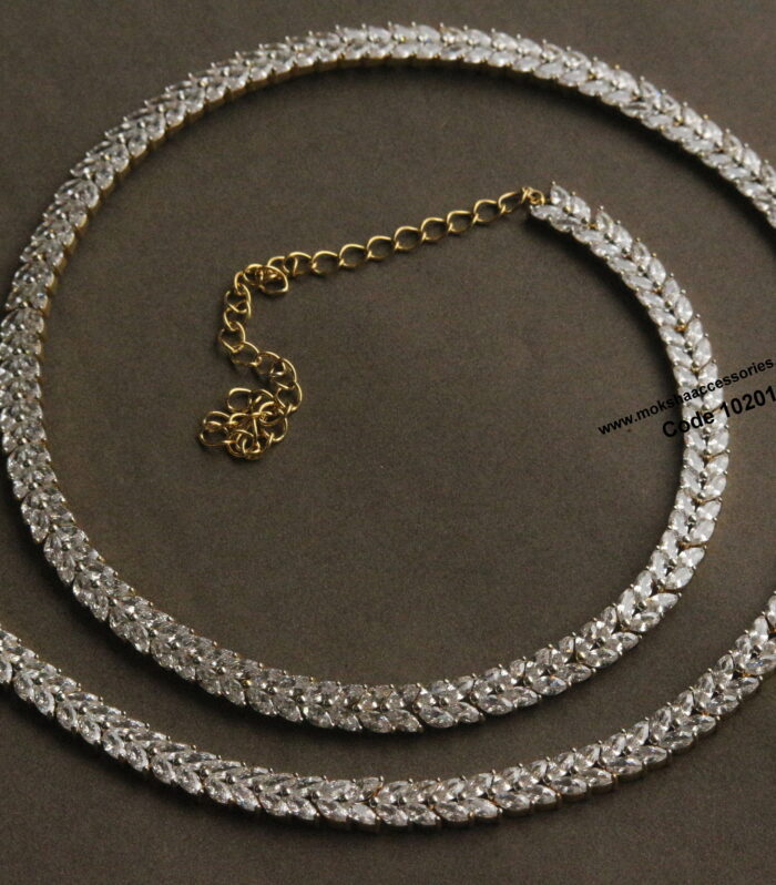 Diamond alike waist chain with adjustable chain for elders