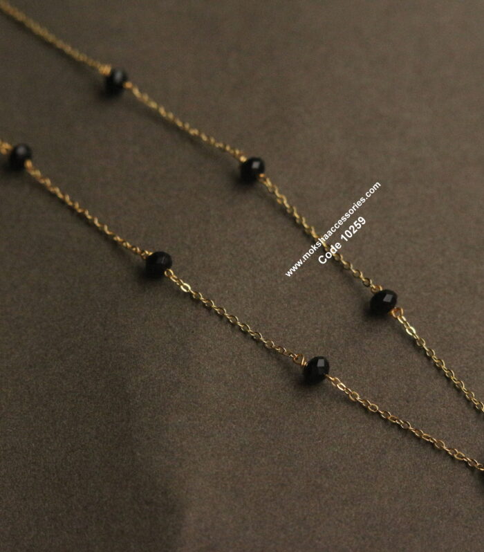 Diamond alike pendant with gold chain and black beads
