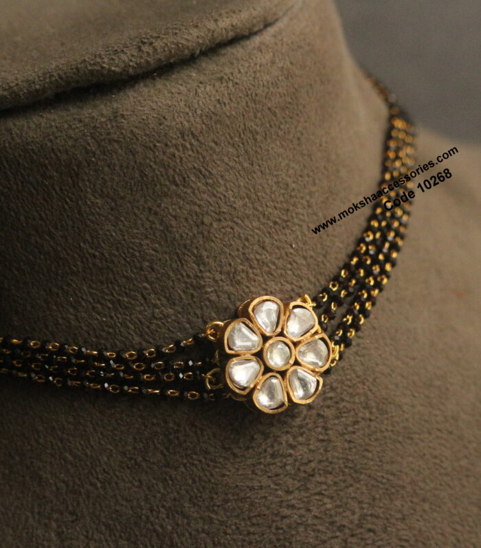 Mozonite stone pendant with black beads choker
