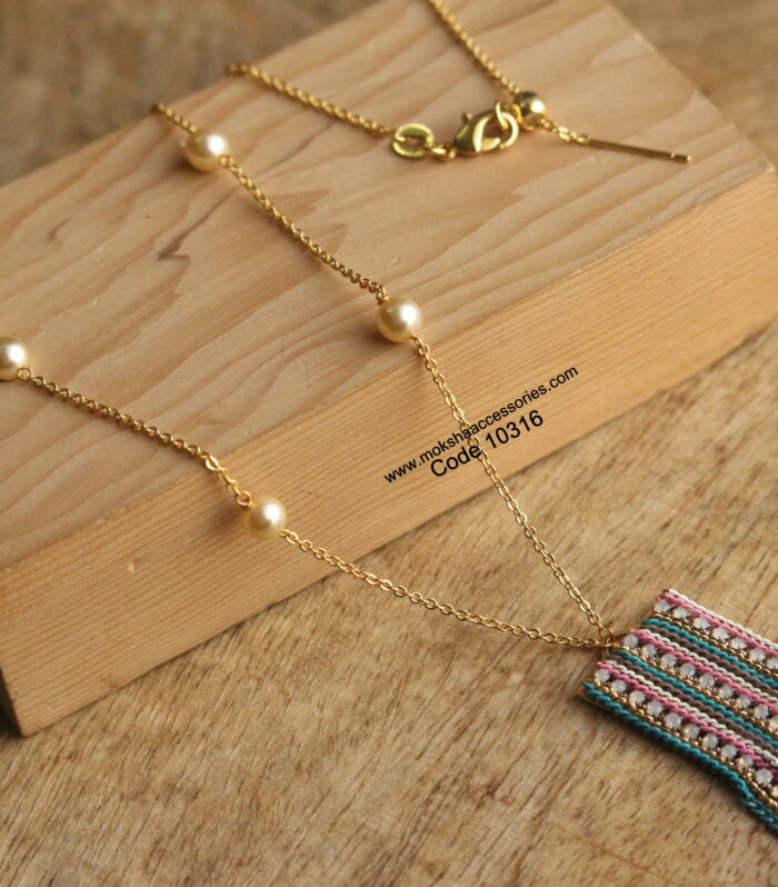 Fancy pendant with gold chain and sarvoski pearls