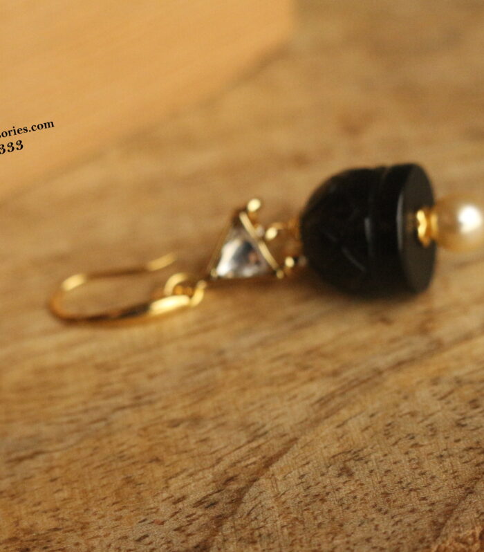 Glass and jadaukundan jhumki