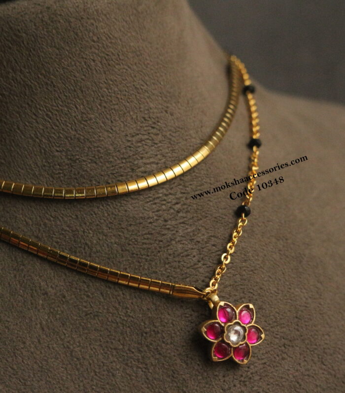 Jadaukundan pendant with snake chain and twisted gold chain