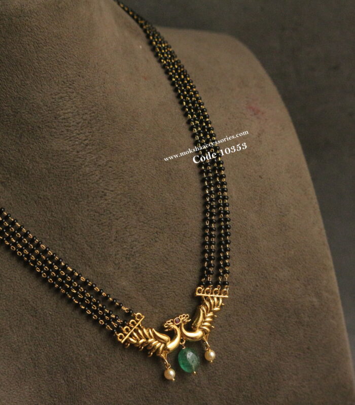 Nakshi pendant with black beads
