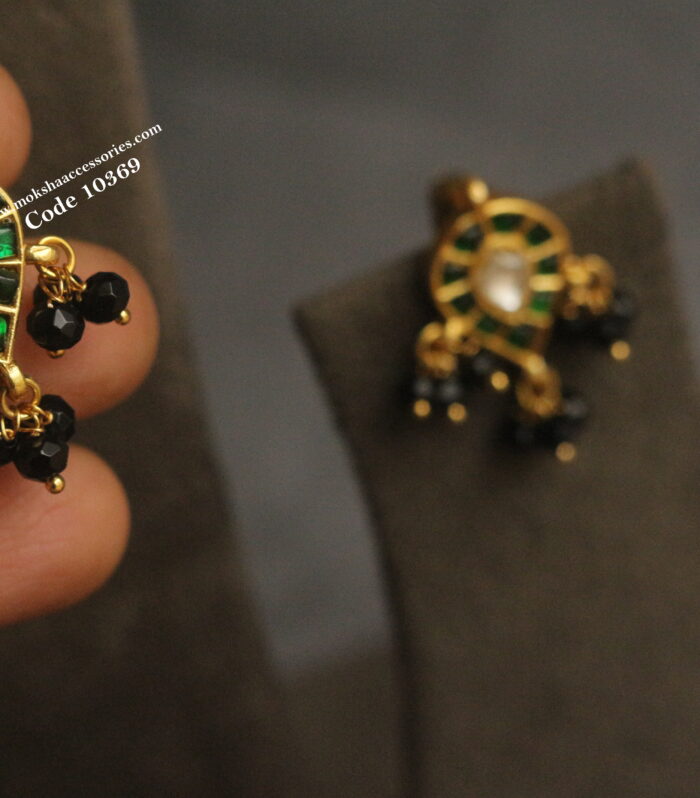 Jadaukundan studs with black drops