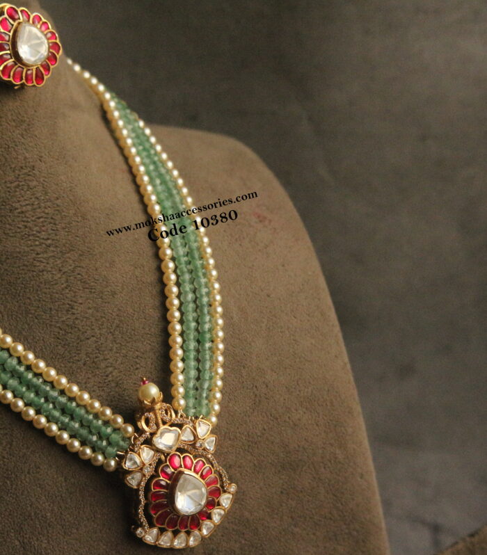 Jadaukundan pendant set with sarvoski pearl and emerald beads