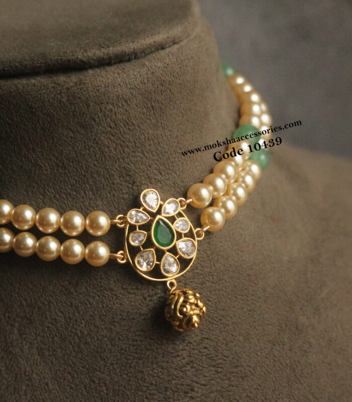 Kundan pendant with sarvoski pearls and emeralds