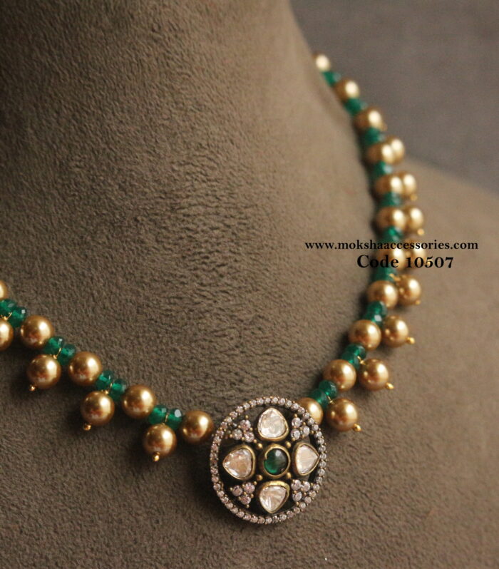 Victorian pendant with emerald and gold sarvoski pearls