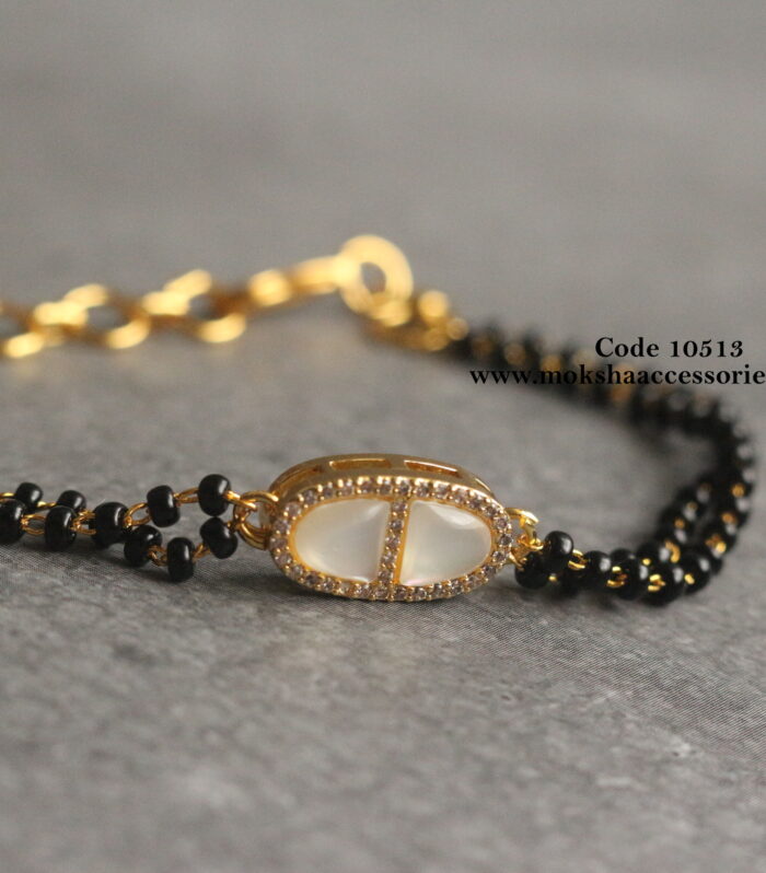Mozonite stone pendant with pearl chain