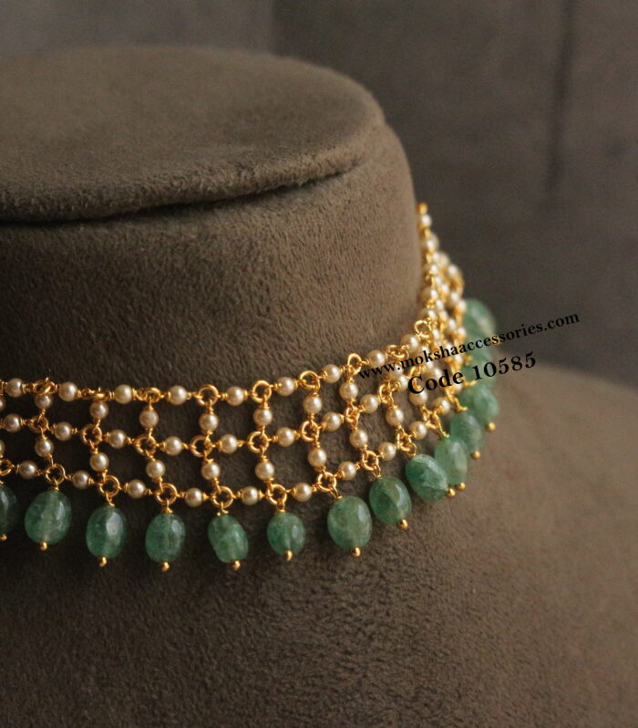 Sarvoski pearl choker with emerald drops