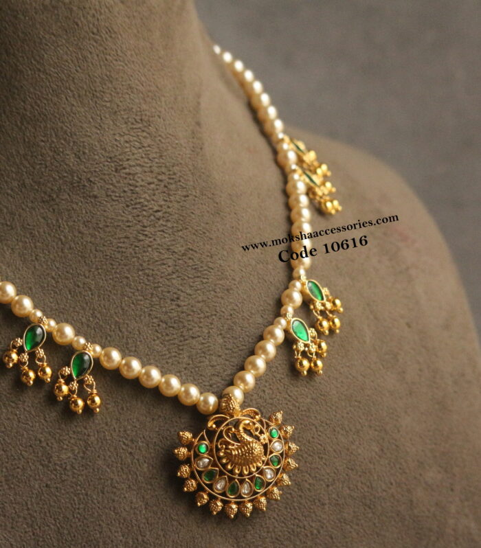 Nakshi pendant with jadaukundans and sarvoski pearls