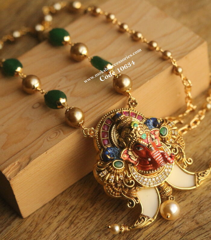 Elephant pendant with gold sarvoski and onyx beads haram