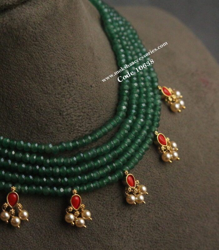 Coral jadaukundan pendants with emerald beads