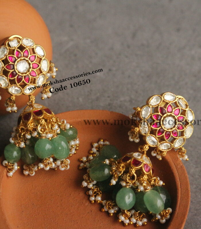 Jadaukundan jhumki with emerald drops