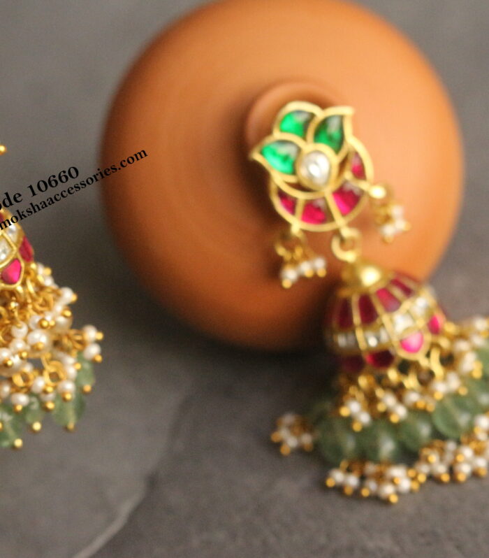 Jadaukundan jhumki with emerald and pearl drops