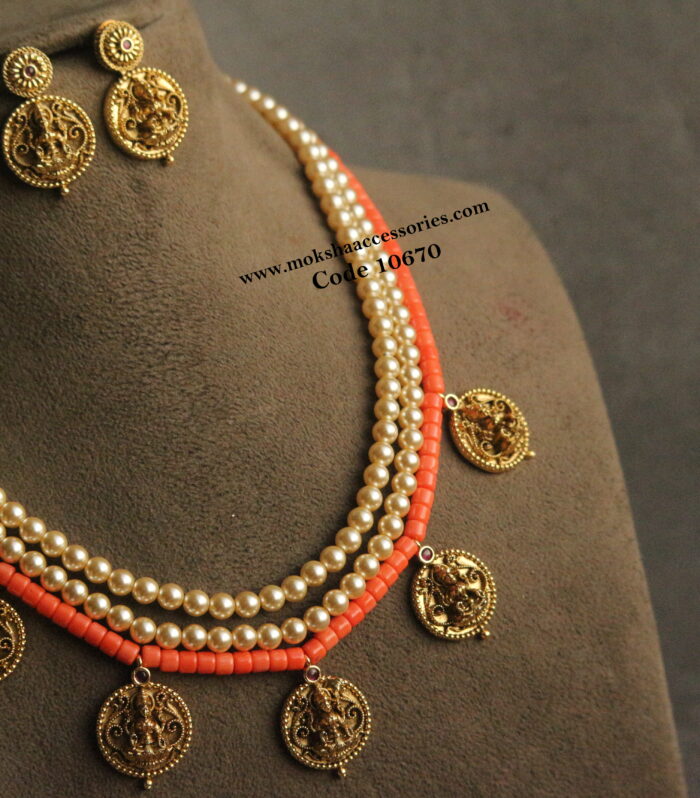 Kasu neckset with corals and sarvoski pearls