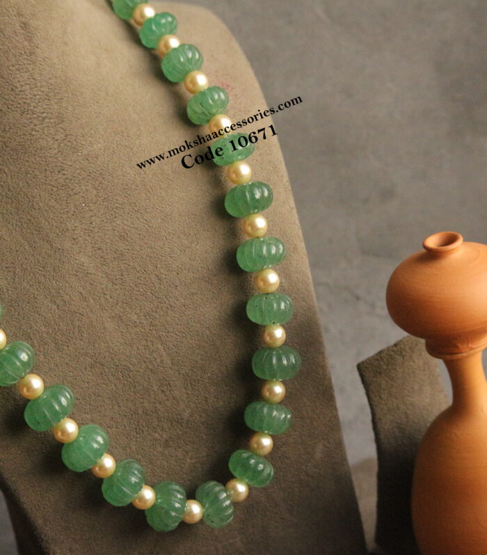 Russian emeralds with sarvoski pearl haram (21 Inches)