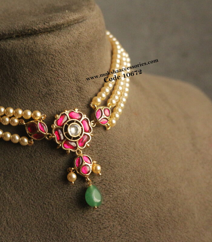 Jadaukundan pendant with sarvoski pearl choker