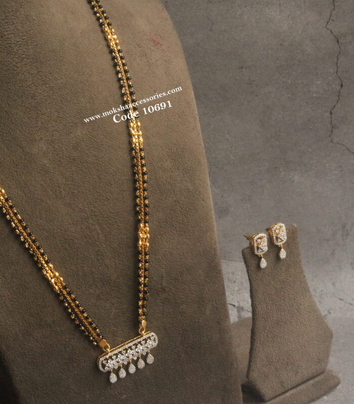 Diamond alike pendant set with black beads and gold chain haram (22 Inches length)