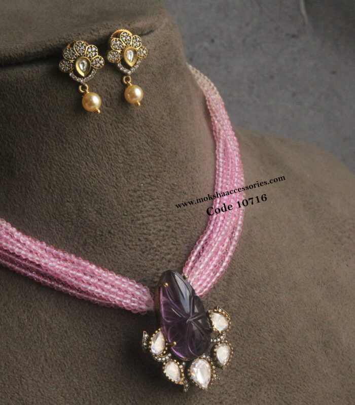 Victorian pendant set with sugar beads choker