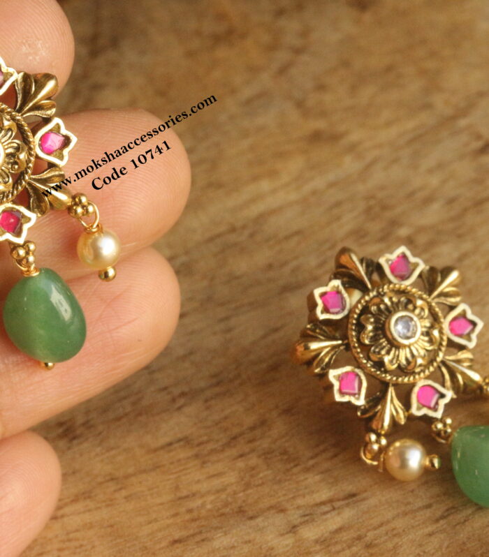 Nakshi Jadaukundan studs with onyx drops