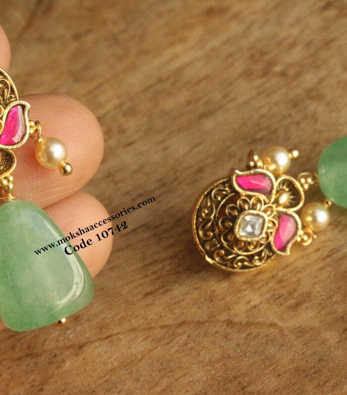 Nakshi Jadaukundan studs with onyx drops