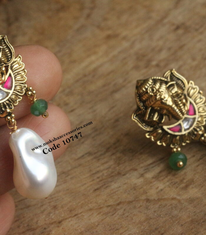 Nakshi Ganesh jadaukundan earrings with fresh baroque pearl