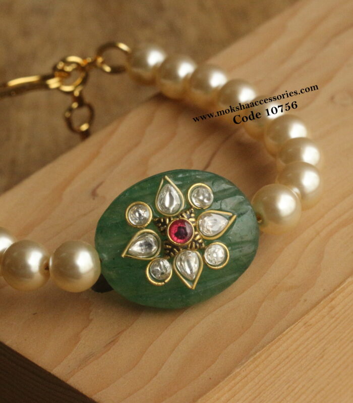 Emerald beaded bracelet with sarvoski pearls