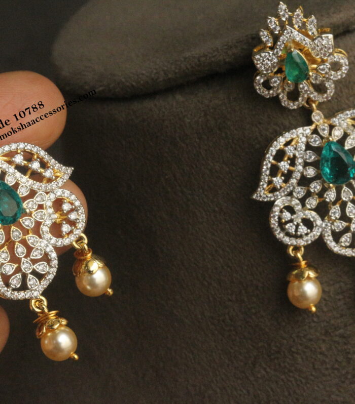Diamond alike earrings