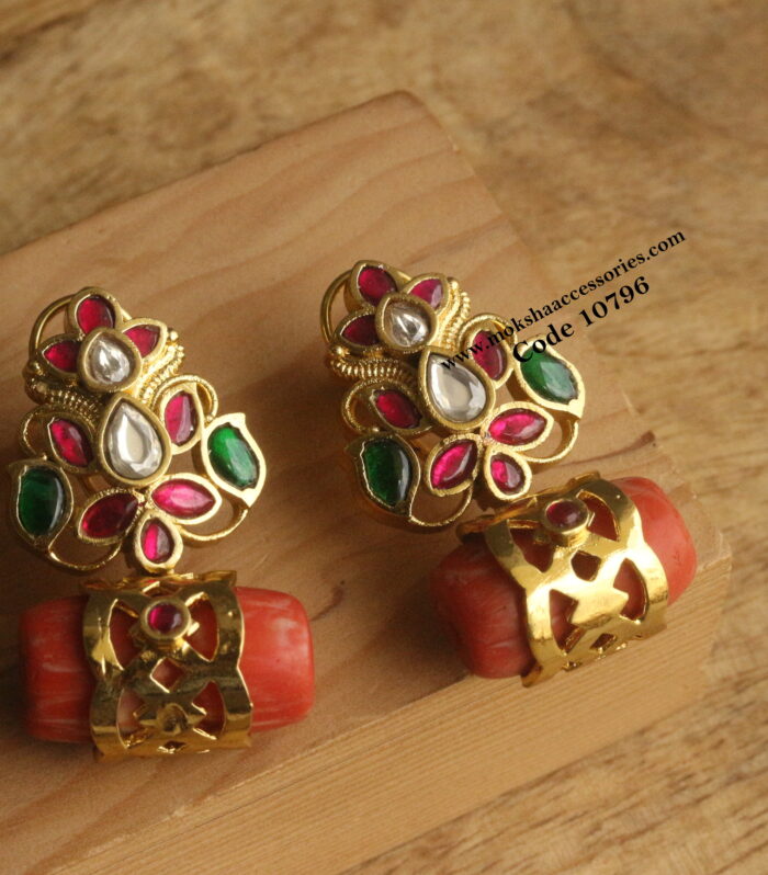 Jadaukundan earrings with corals
