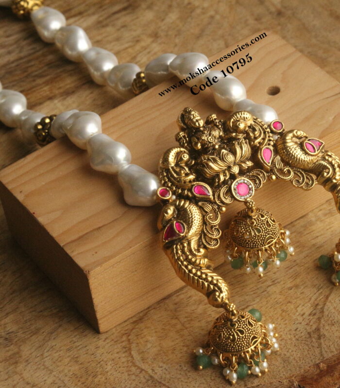 Nakshi pendant with baroque pearls and nakshi gold balls