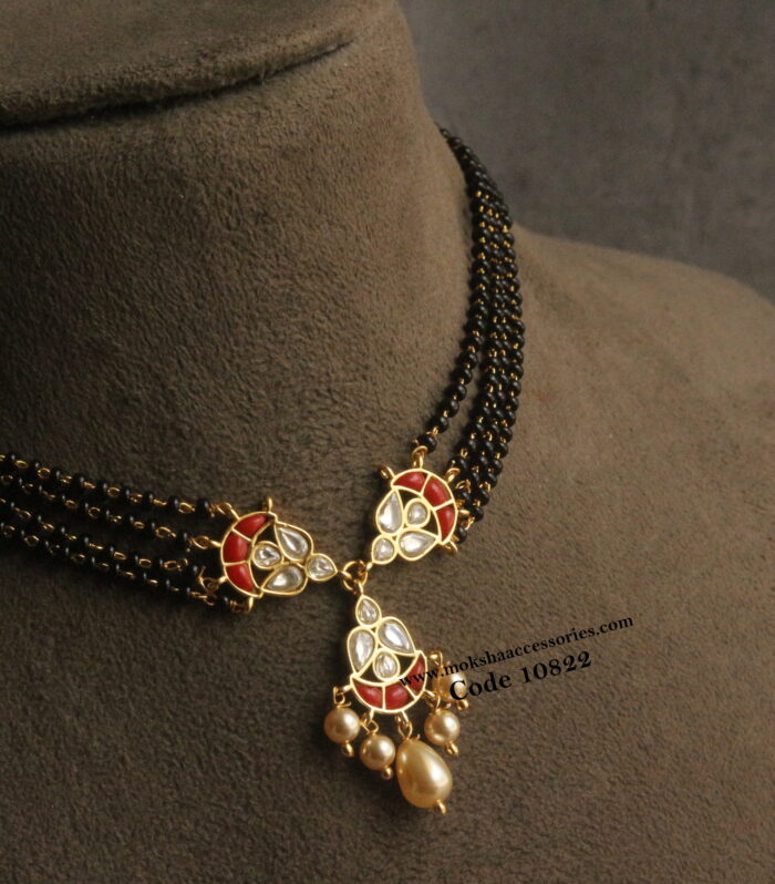 Coral jadaukundan pendants choker with black beads