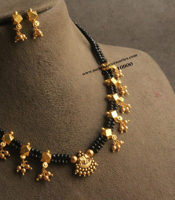 Nakshi palakasarulu neckset with black beads