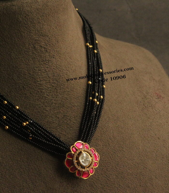 Jadaukundan pendant with black beads and gold balls