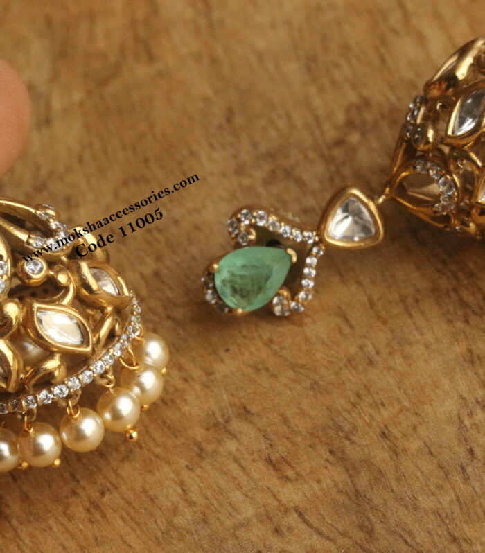 Kundan jhumki with mint stone