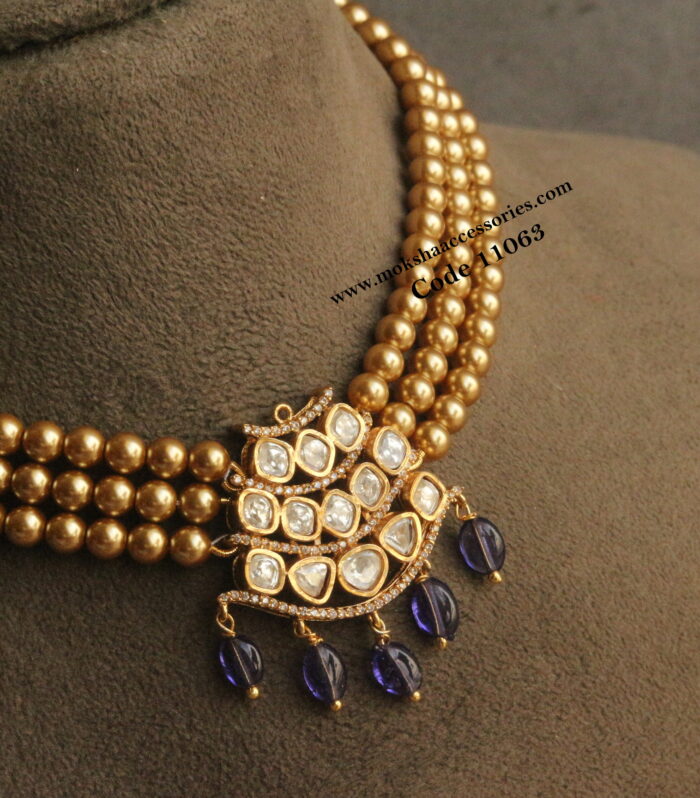 Mozonite stone pendant with gold sarvoski pearls