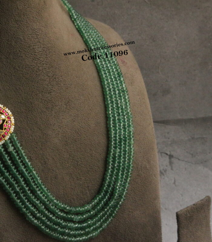 Jadaukundan pendant with emerald beads haram
