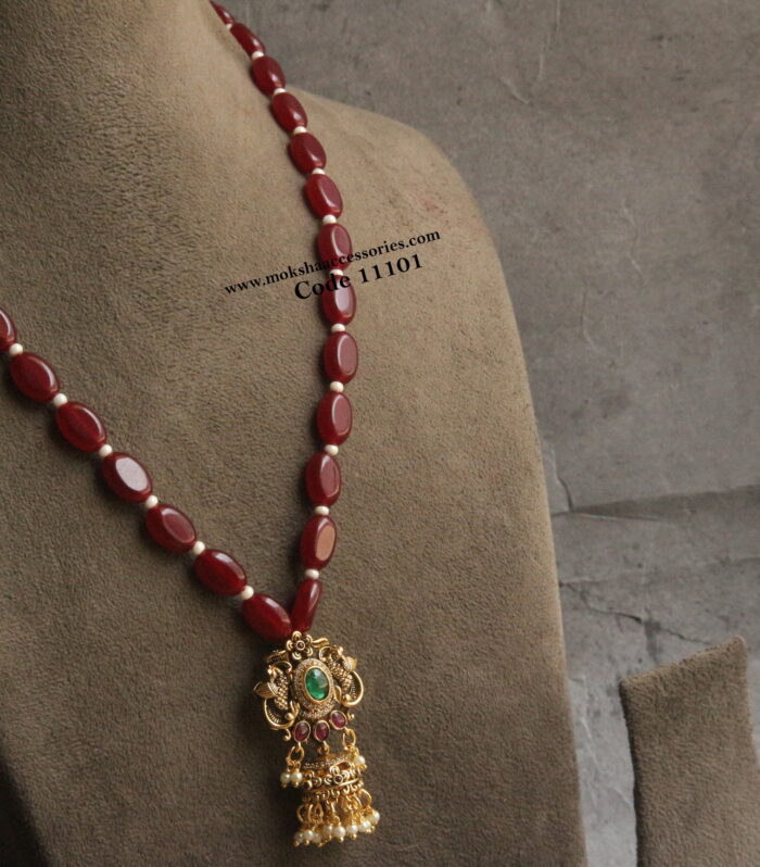 Nakshi pendant with onyx beads