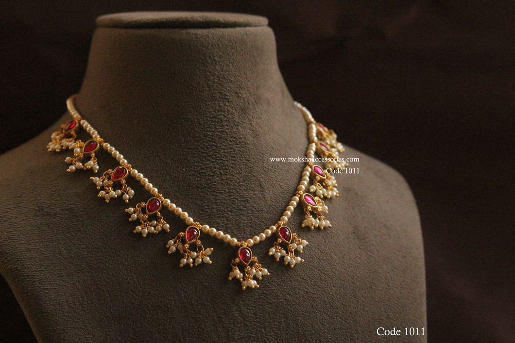 1011.jpg Swarovski Pearl with Kundan Lockets - Image 1