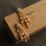 Jadaukundan Earrings with Swarovski Pearls and Gold Drops