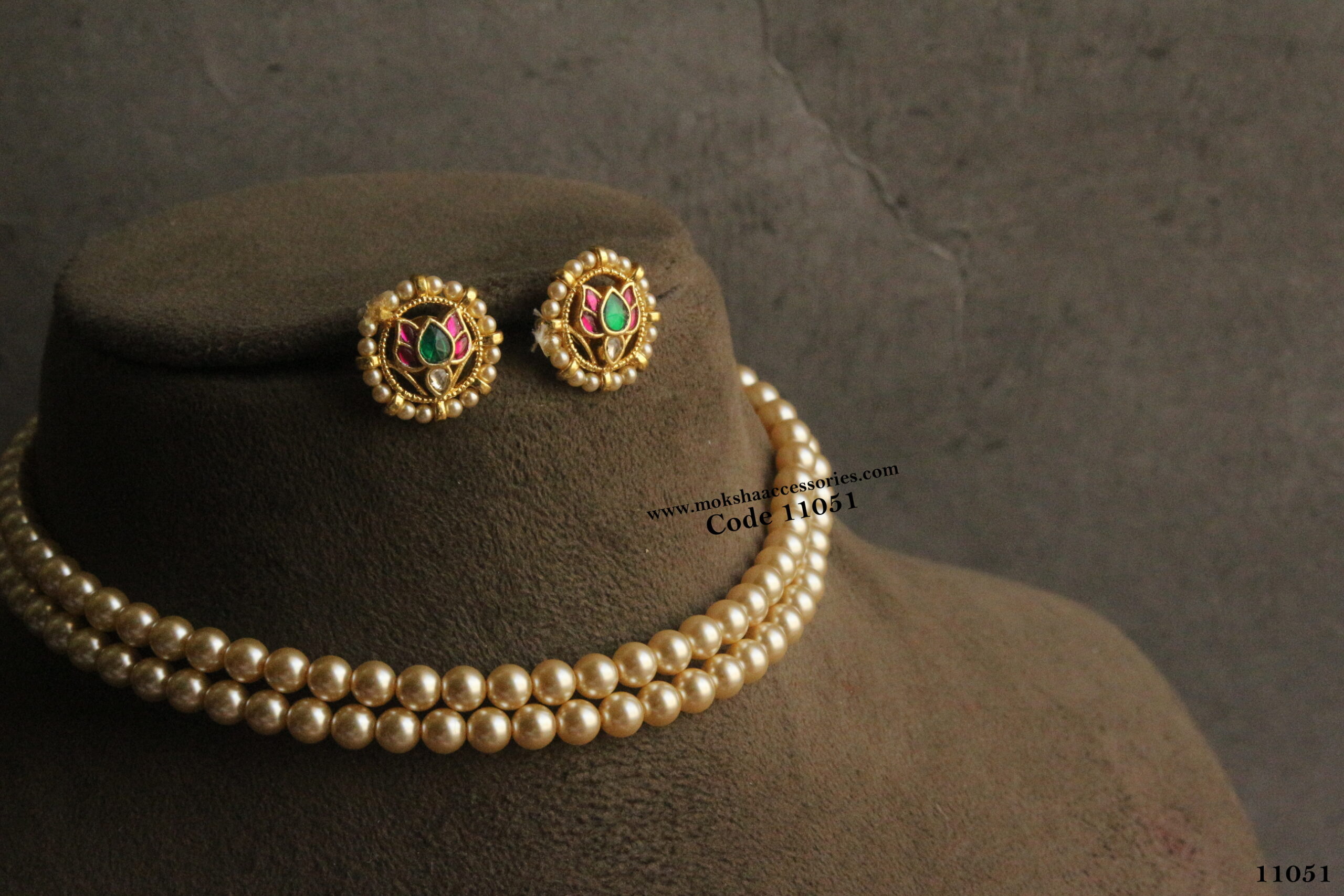 11051-scaled-1.jpg Swarovski Pearl Choker with Jadaukundan Studs (Back Screw) - Image 1