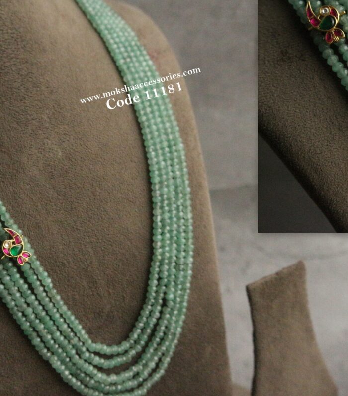 Jadaukundan pendants with emerald beads
