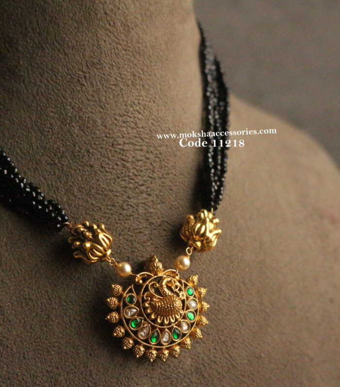 Jadaukundan pendant with nakshi balls and black beads