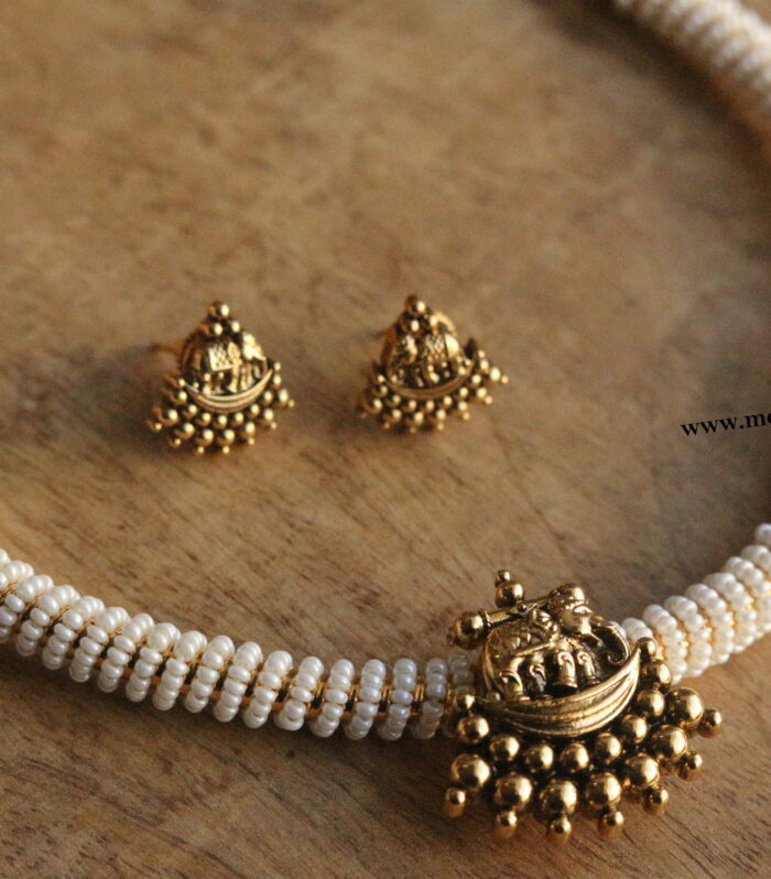 Pearl hasli with nakshi pendant set