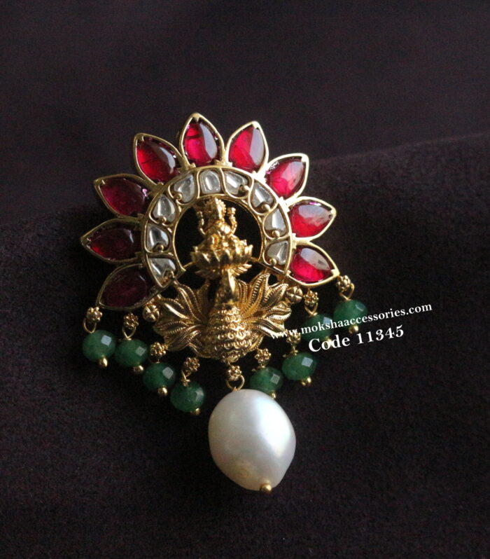 Jadaukundan pendant with pearl and emerald drops