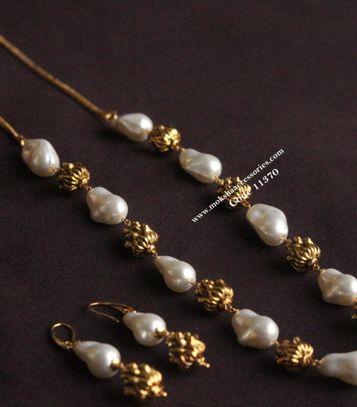 Baroque pearls with nakshi balls mala and earrings