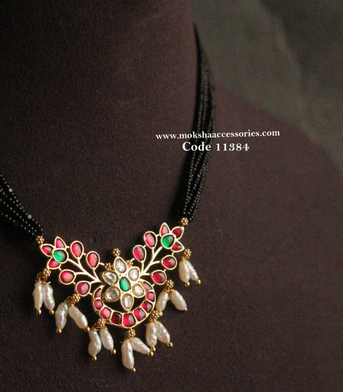 Jadaukundan pendant with black beads and real rice pearls