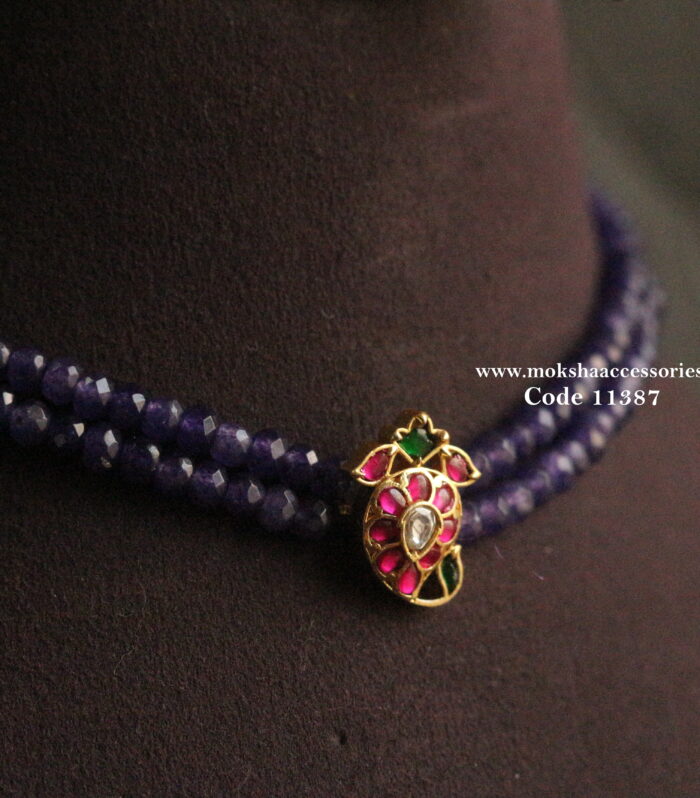 Jadaukundan choker with onyx beads